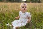 sukienka-dla-dziewczynki-wyprawka-prezent-dla-mlodej-mamy-baby-shower-na-chrzest-roczek-urodziny-wieczor-panienski-slub-eko-naturalne-ubranka-dzieciece-amelia-haftowana-lilen
