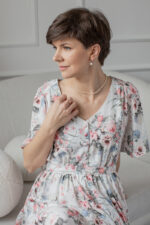 sukienka w kwiaty midi elegancka w jasne kwiaty na komunię wesele chrzest dziecka dla mamy karmiącej